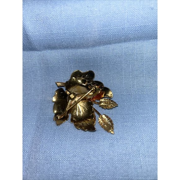 Autumn Leaves Fashion Brooch Jewelry Goldtone Textured Oak Leaves 2” wide Pin - Picture 4 of 8